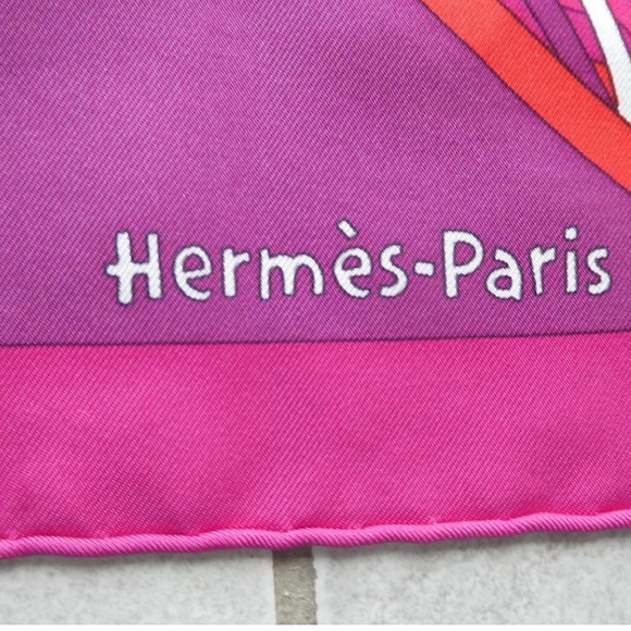 HERMES Silk “A Travers Champs” Scarf in Fuchsia, Rouge and Rose - Picture 2 of 3